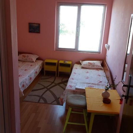 Hotel Stai Za Gosti Venera à Hisarya Extérieur photo