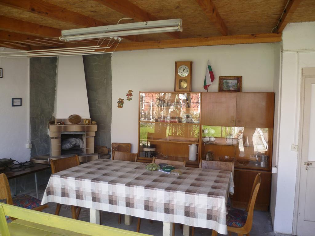 Hotel Stai Za Gosti Venera à Hisarya Extérieur photo