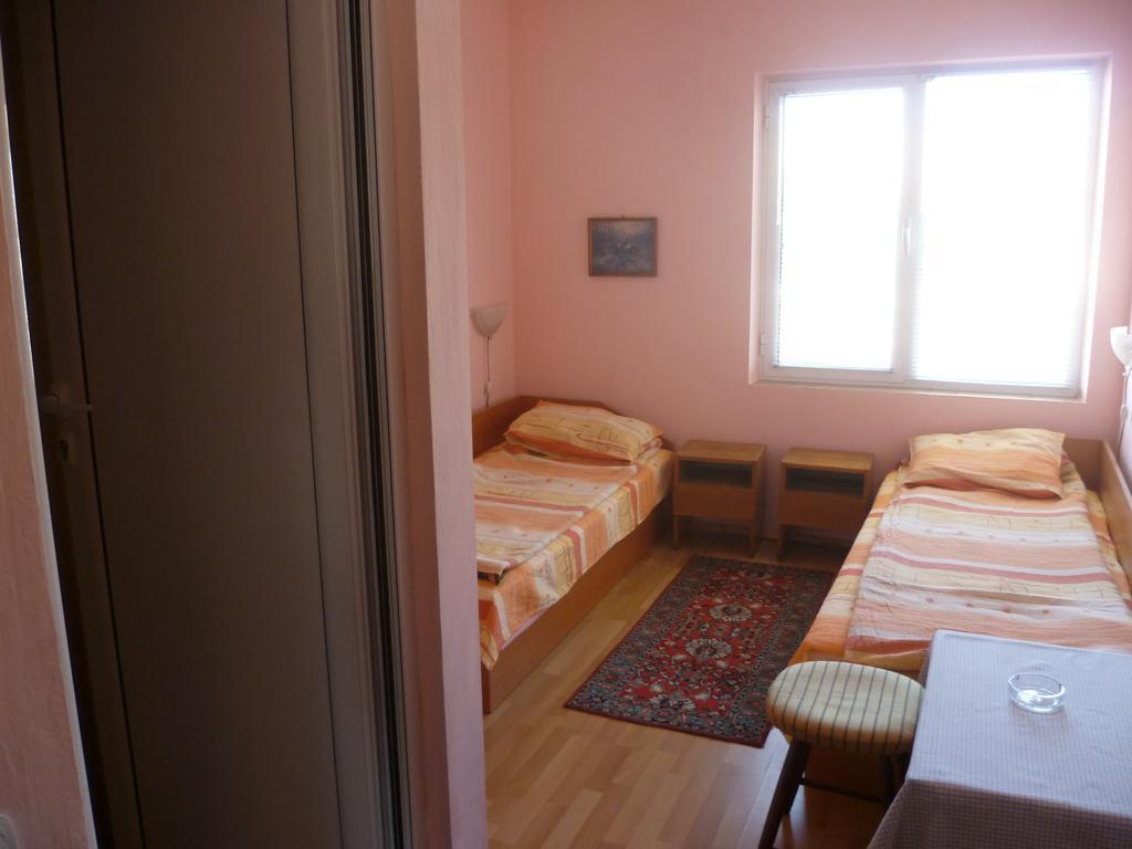 Hotel Stai Za Gosti Venera à Hisarya Chambre photo