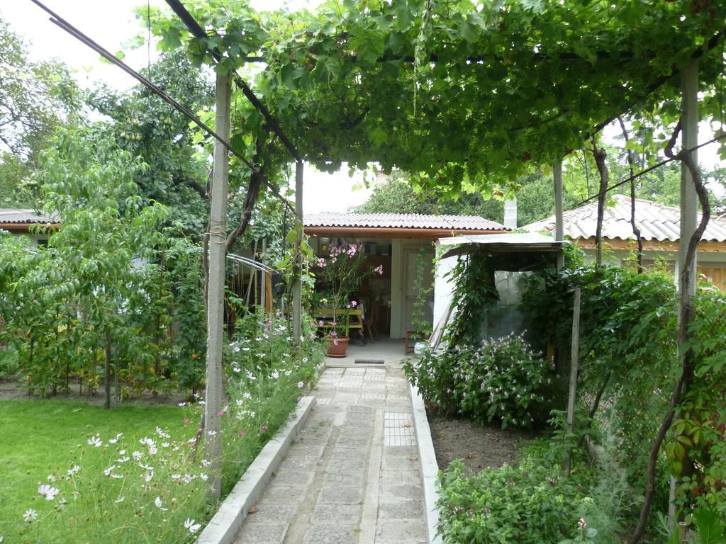 Hotel Stai Za Gosti Venera à Hisarya Extérieur photo