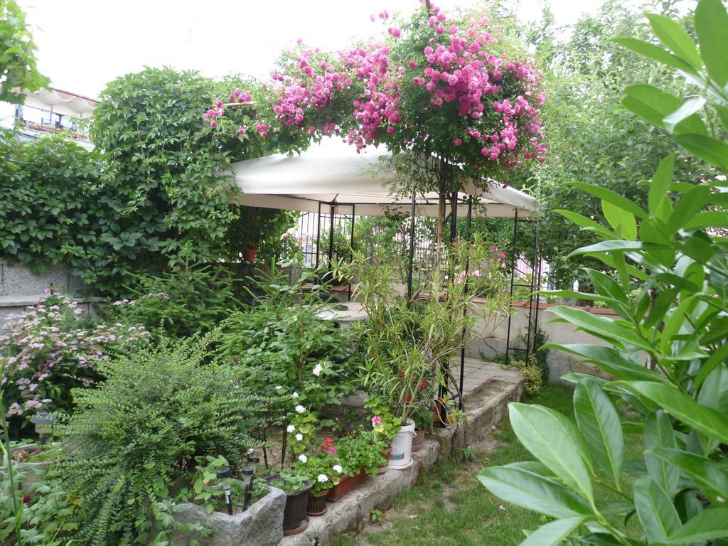 Hotel Stai Za Gosti Venera à Hisarya Extérieur photo