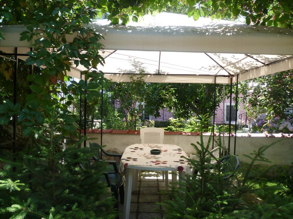 Hotel Stai Za Gosti Venera à Hisarya Extérieur photo