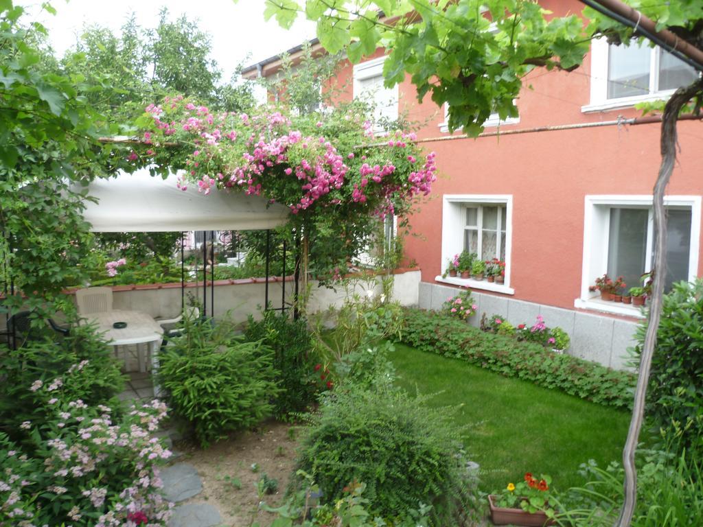 Hotel Stai Za Gosti Venera à Hisarya Extérieur photo