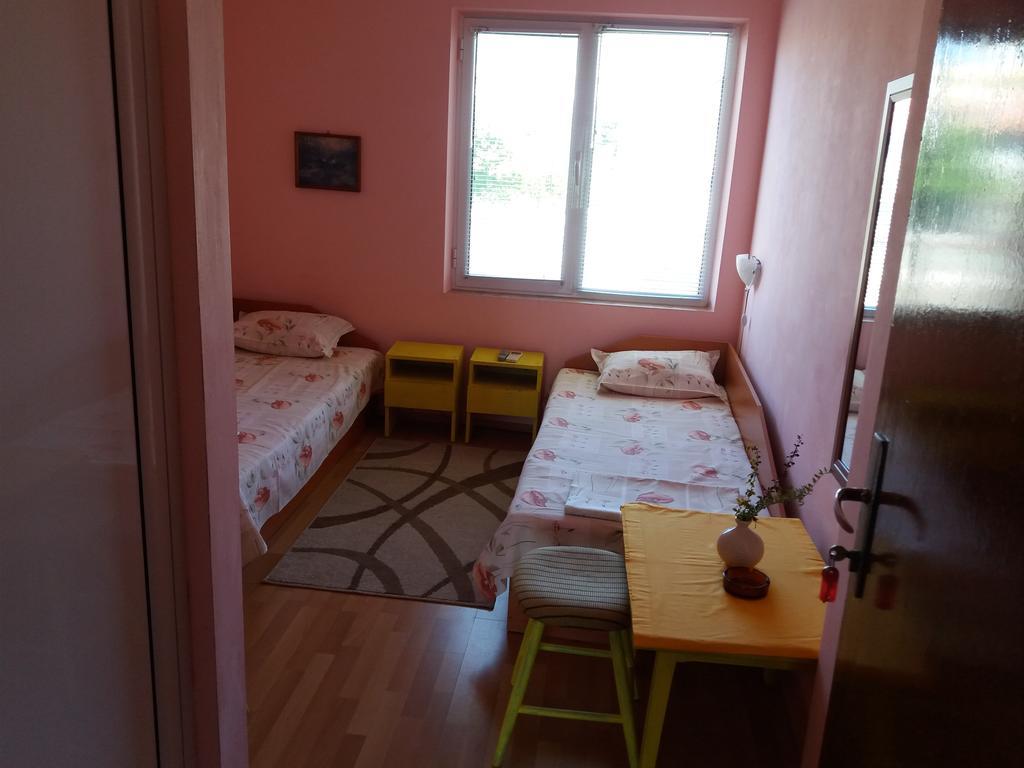 Hotel Stai Za Gosti Venera à Hisarya Extérieur photo
