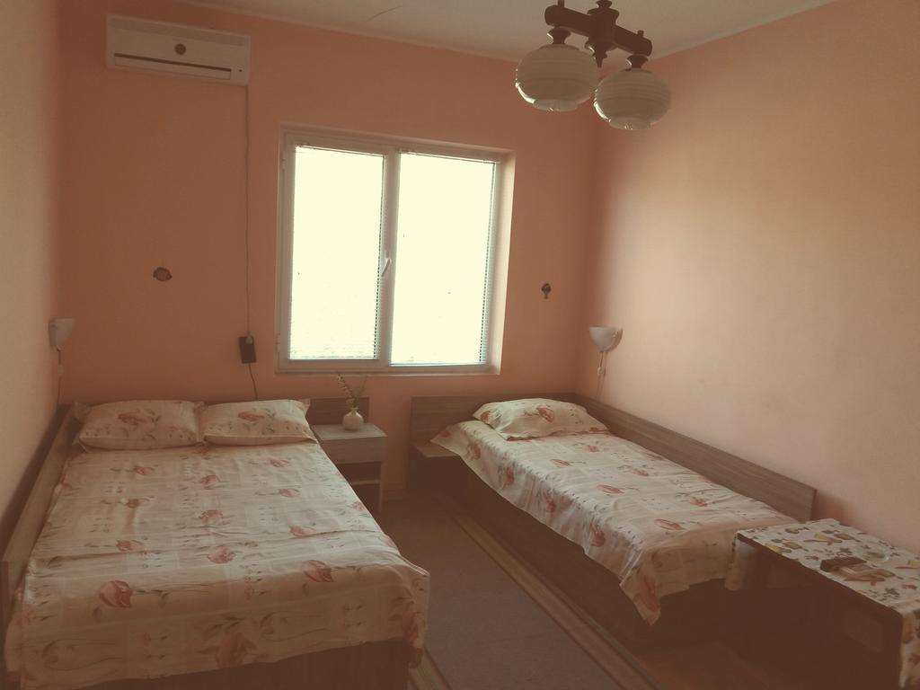 Hotel Stai Za Gosti Venera à Hisarya Extérieur photo