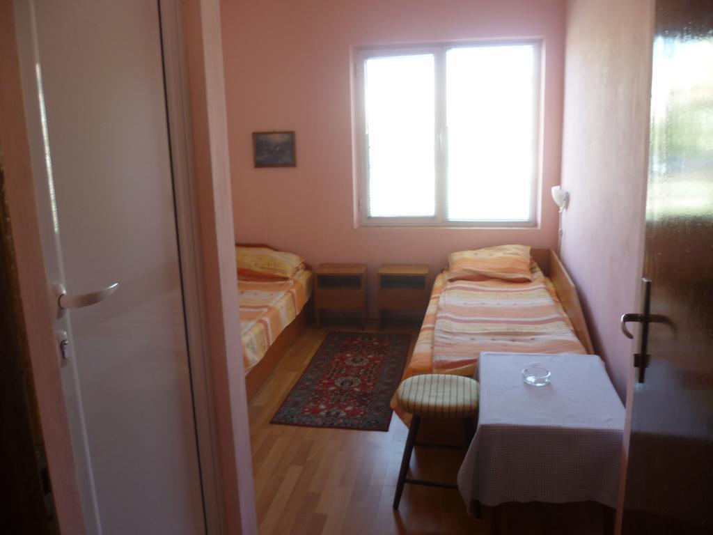 Hotel Stai Za Gosti Venera à Hisarya Extérieur photo