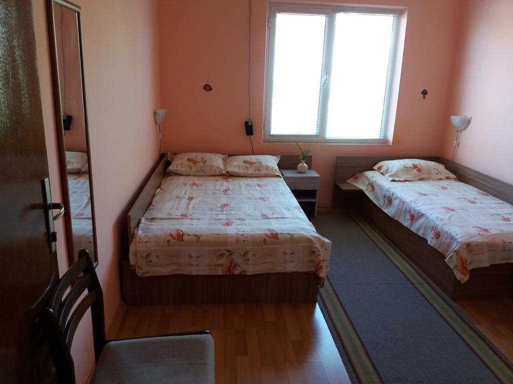 Hotel Stai Za Gosti Venera à Hisarya Extérieur photo