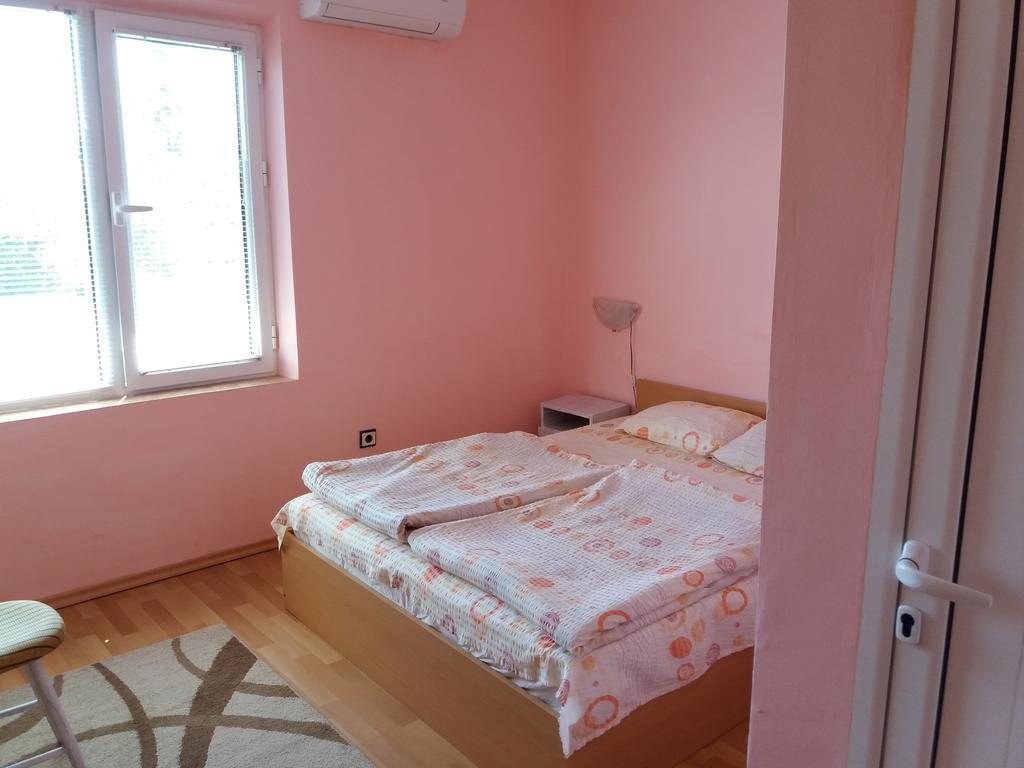 Hotel Stai Za Gosti Venera à Hisarya Extérieur photo