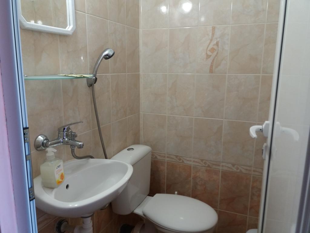 Hotel Stai Za Gosti Venera à Hisarya Extérieur photo