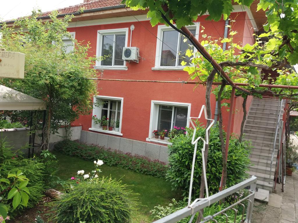 Hotel Stai Za Gosti Venera à Hisarya Extérieur photo